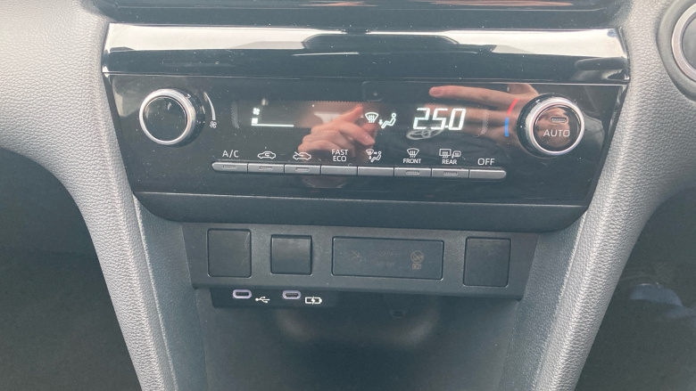 Toyota Yaris Cross 1.5 Hybrid Design 5dr CVT Hybrid Estate